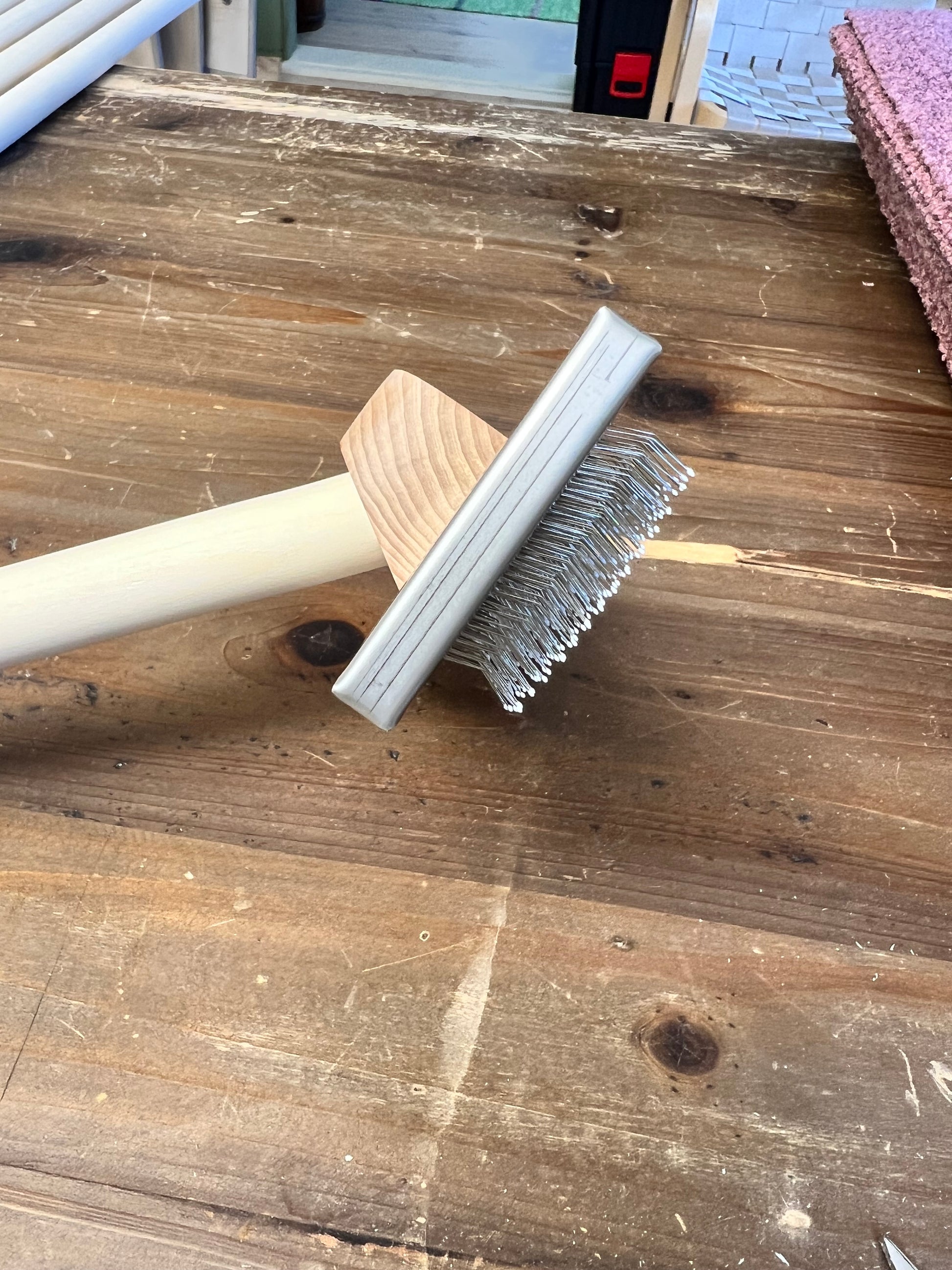 Lyhytvartinen Karva-apuri, sohvien ja auton penkkien puhdistukseen