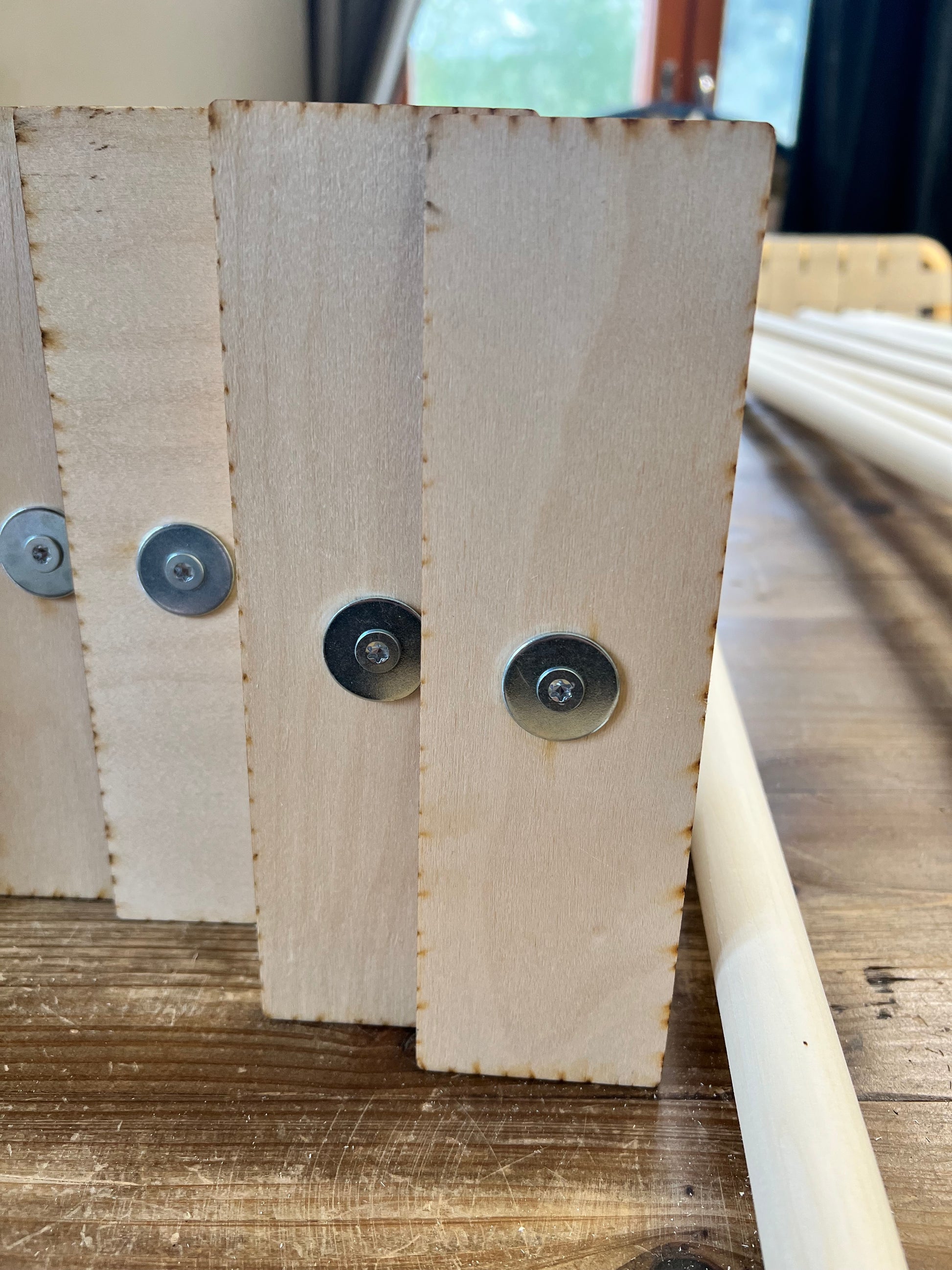 Tupla vahistettu-varsi pysyy tukevasti kiinni